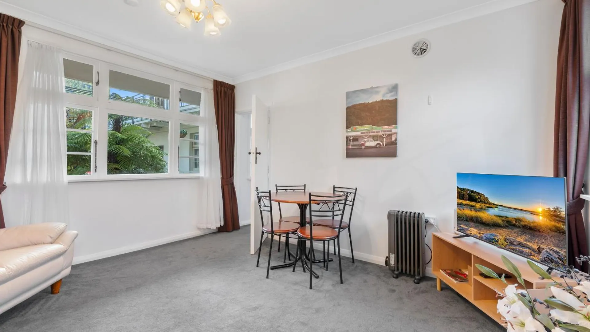 Art Deco Apartment #3 Picton New Zealand