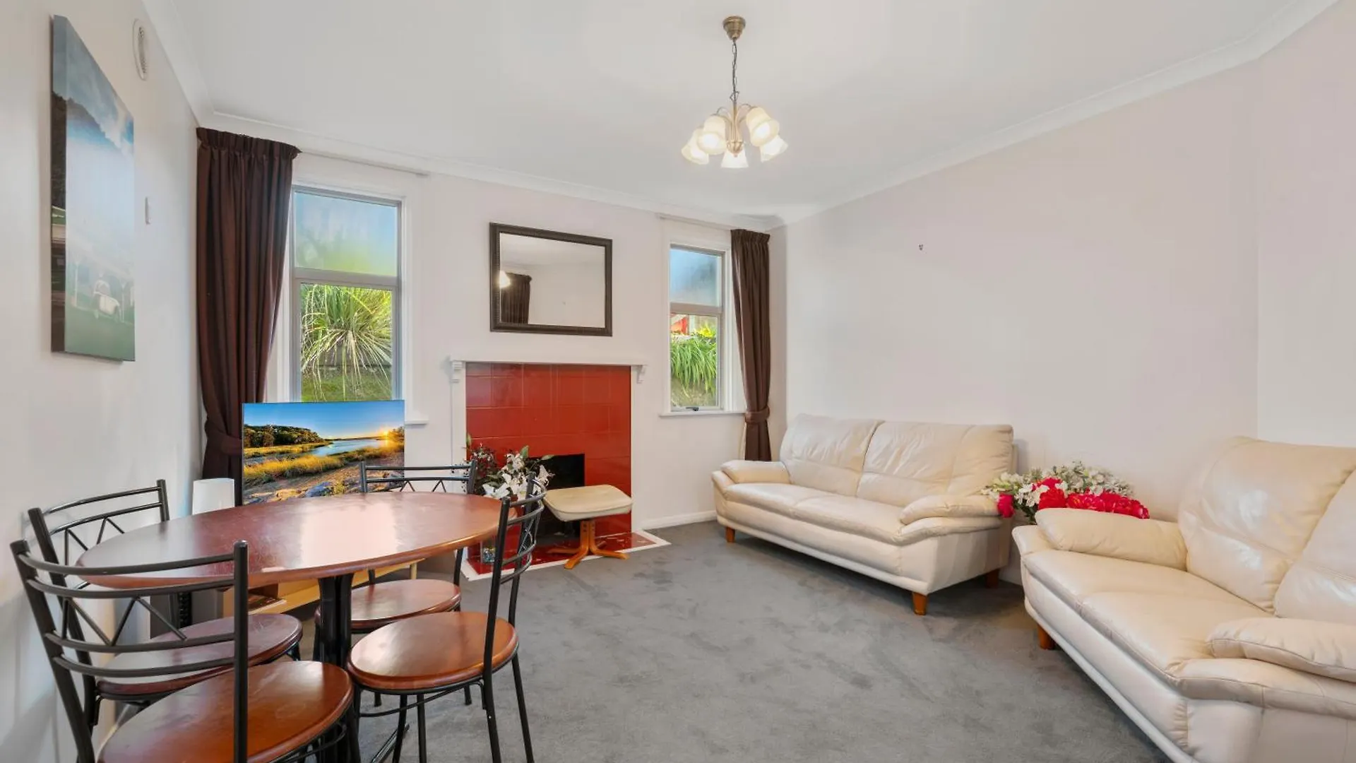 Art Deco Apartment #3 Picton