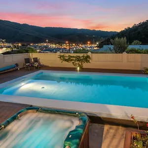 Fabulous With Private Spa Pool & Gym Picton