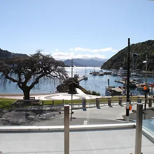 Waterfront Oxley's Luxury Picton